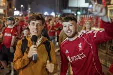 Ott voltunk, amikor a Liverpool győztes góljától felrobbant a stadion melletti kocsma