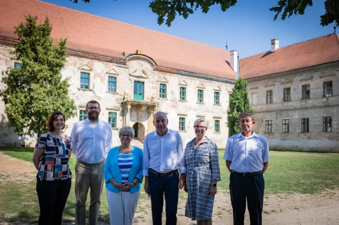 Sulyok Tamás a bonchidai Bánffy-kastélyban kezdte háromnapos erdélyi magánlátogatását