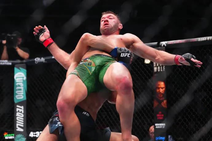 Félezer ütéssel lett UFC-bajnok a csecsen csúcsragadozó