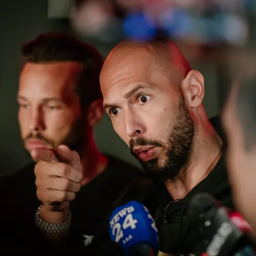 Andrew Tate beperelte a Metát és a TikTokot