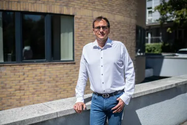 Megvett egy régi Ganz céget, és a tanulópénz után már nemzetközi terjeszkedésre készül