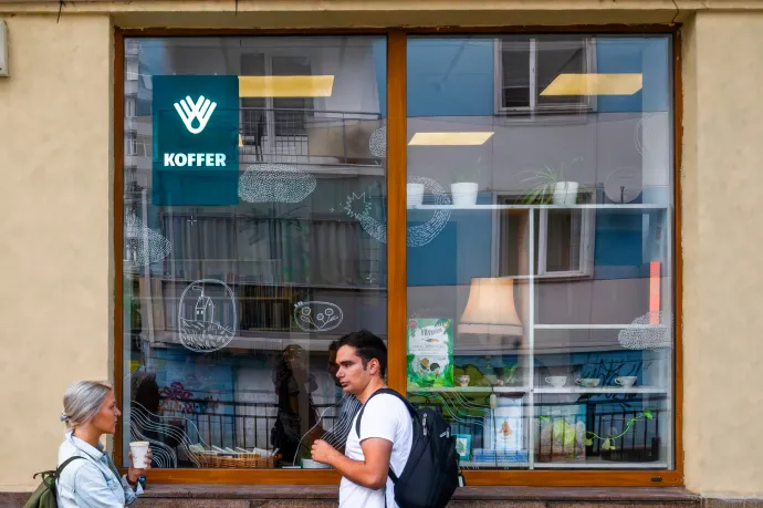 Újranyitott Kolozsvár ikonikus könyvesboltja, a Koffer: megmaradt a vintage hangulat, de kávéillat már nem lesz