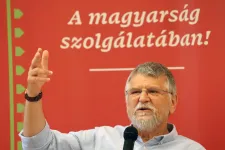 Kövér László: Az ellenzék ma már humor nélkül örök életet és ingyensört ígér a választóknak