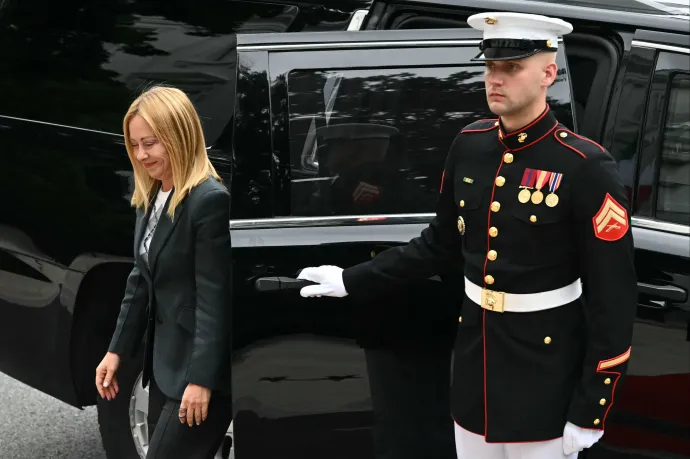 Giorgia Meloni: Ukrajna oldalán állunk, és támogatjuk Trump erőfeszítéseit