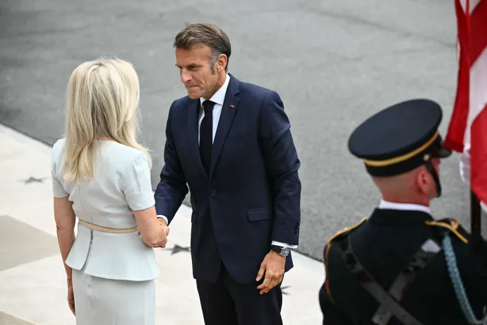 Emmanuel Macron francia elnök futott be utoljára a találkozóra – Fotó: Mandel Ngan / AFP