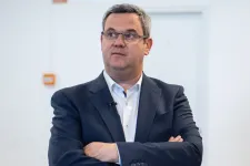Takács Péter szerint emailben kell jelezni, ha valaki hosszú várakozási időt tapasztal a kórházi ellátásban