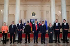 Közös fotó után elkezdődött az európai vezetők és Trump megbeszélése