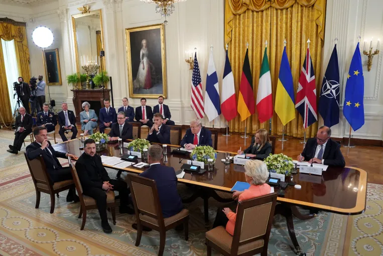 Trump és Zelenszkij az európai vezetőkkel tárgyal tovább, mindenki a biztonsági garanciák fontosságáról beszélt a megbeszélés elején