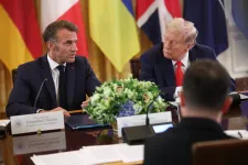 Macron: A béketárgyalásokon Európának is részt kéne vennie