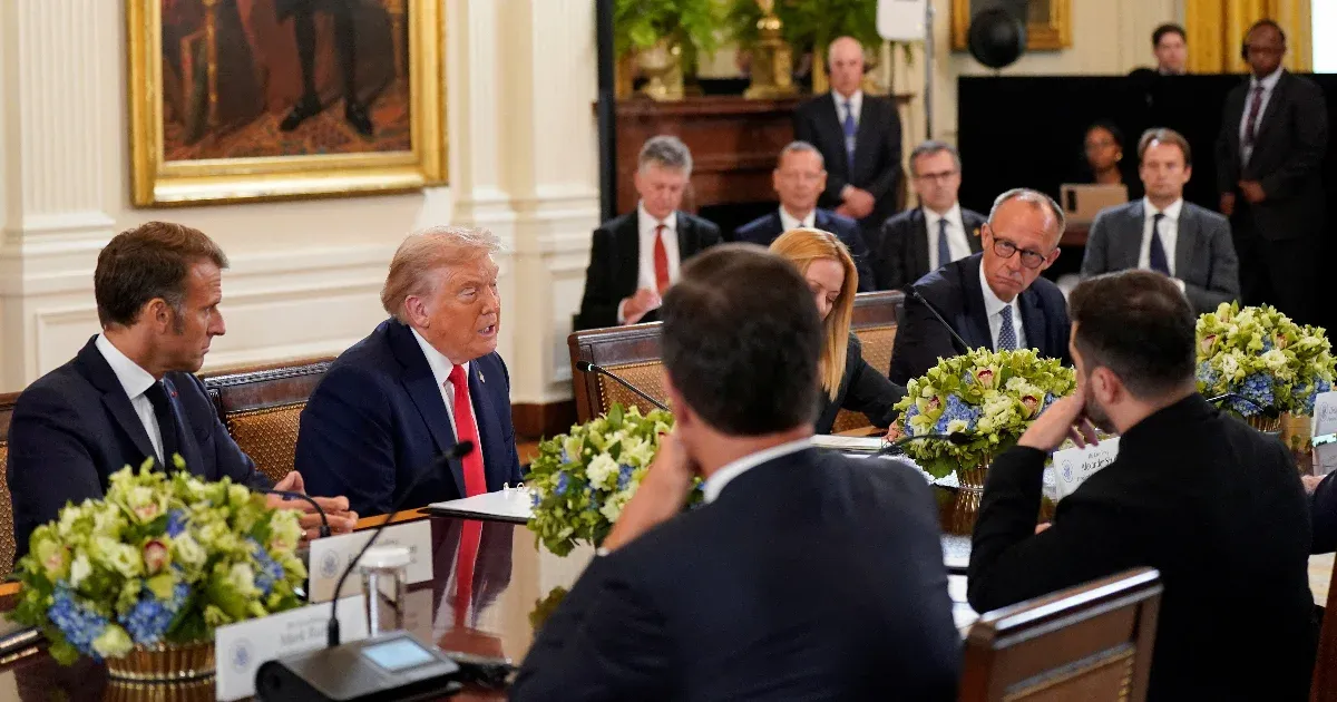 Öltönnyel és sok köszönetnyilvánítással vágódott be Zelenszkij Trumpnál, aki biztonsági garanciákról is tárgyalt az európai vezetőkkel