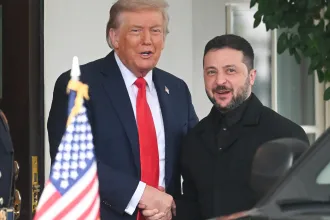 Köszönömoffenzívával győzték meg Trumpot az európai vezetők, de volt egy pillanat, amikor megfagyott a levegő – így értékeli a nemzetközi sajtó a hétfői csúcsot