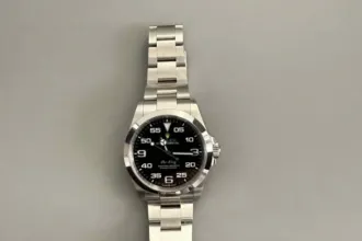 Hamis Rolex órát árult a neten egy Pakson dolgozó orosz férfi, a vevőnek csak egy üres dobozt küldött el