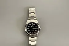 Hamis Rolex órát árult a neten egy Pakson dolgozó orosz férfi, a vevőnek csak egy üres dobozt küldött el