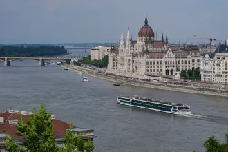 Magyar Péter szerint Orbánnak Budapestre kellene hívnia Putyint és Zelenszkijt