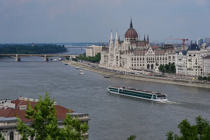 Magyar Péter szerint Orbánnak Budapestre kellene hívnia Putyint és Zelenszkijt