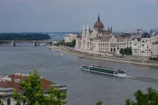 Magyar Péter szerint Orbánnak Budapestre kellene hívnia Putyint és Zelenszkijt