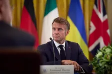 Macron: Putyin a kapuink előtt álló szörnyeteg