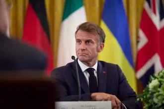 Macron: Putyin a kapuink előtt álló szörnyeteg
