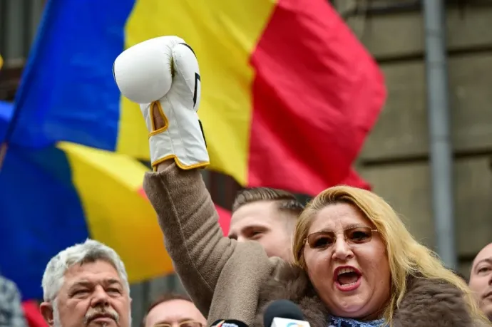 Orbán Viktornak is üzent Diana Șoșoacă az SOS Románia nacionalista nyári táborában: Erdély Románia, és az is marad