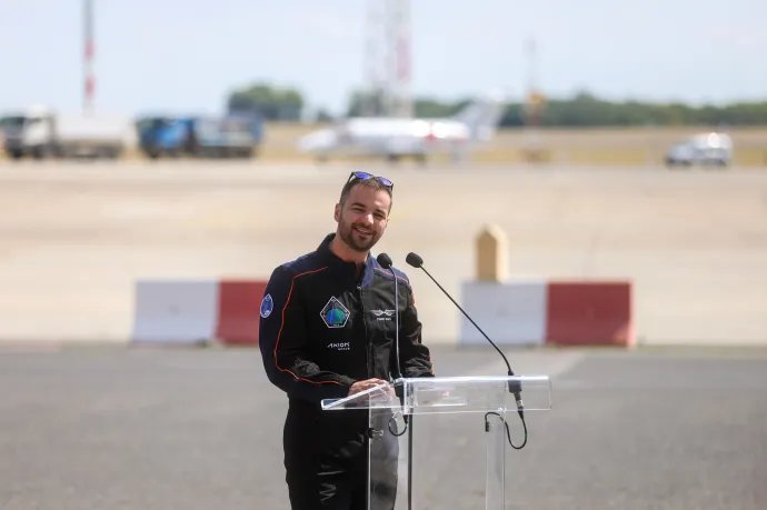Hungarian astronaut Tibor Kapu surprised by PM's questions during call from ISS