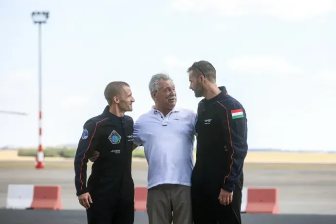 Gyula Cserényi (Kapu's stand-in), Farkas Bertalan, the first Hungarian astronaut and Tibor Kapu – Fotó: Noémi Napsugár Melegh / Telex