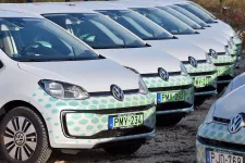 Kereshetnek sok pénzt az autógyártók azzal is, ha kevesebb kocsit adnak el