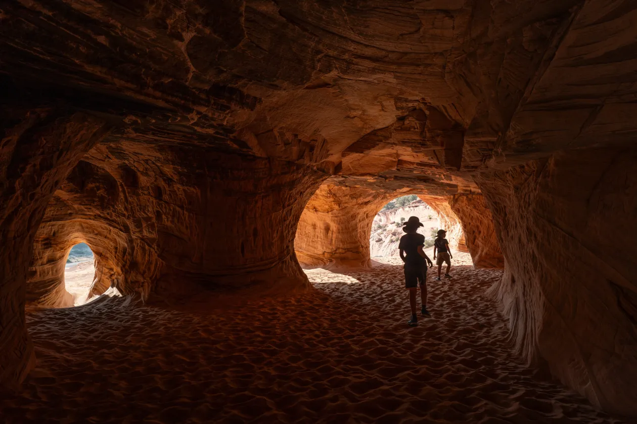 Sand Caves barlangok és a utahi Coral Pink Sand Dunes homokdűnéi – Fotó: Bődey János / Telex