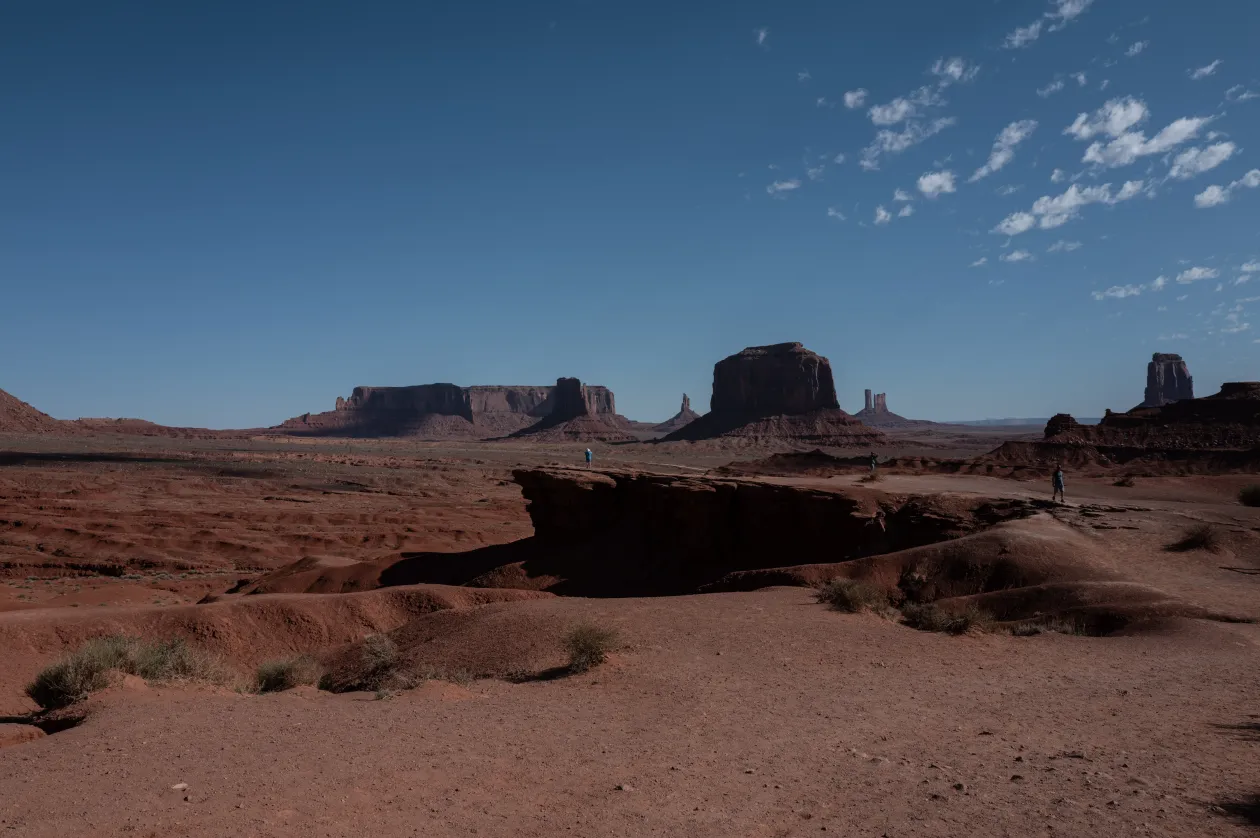 Táblahegyek és sziklatűk a Monument Valley-ben, és az érces hangú indián Marlboro Man – Fotó : Bődey János / Telex