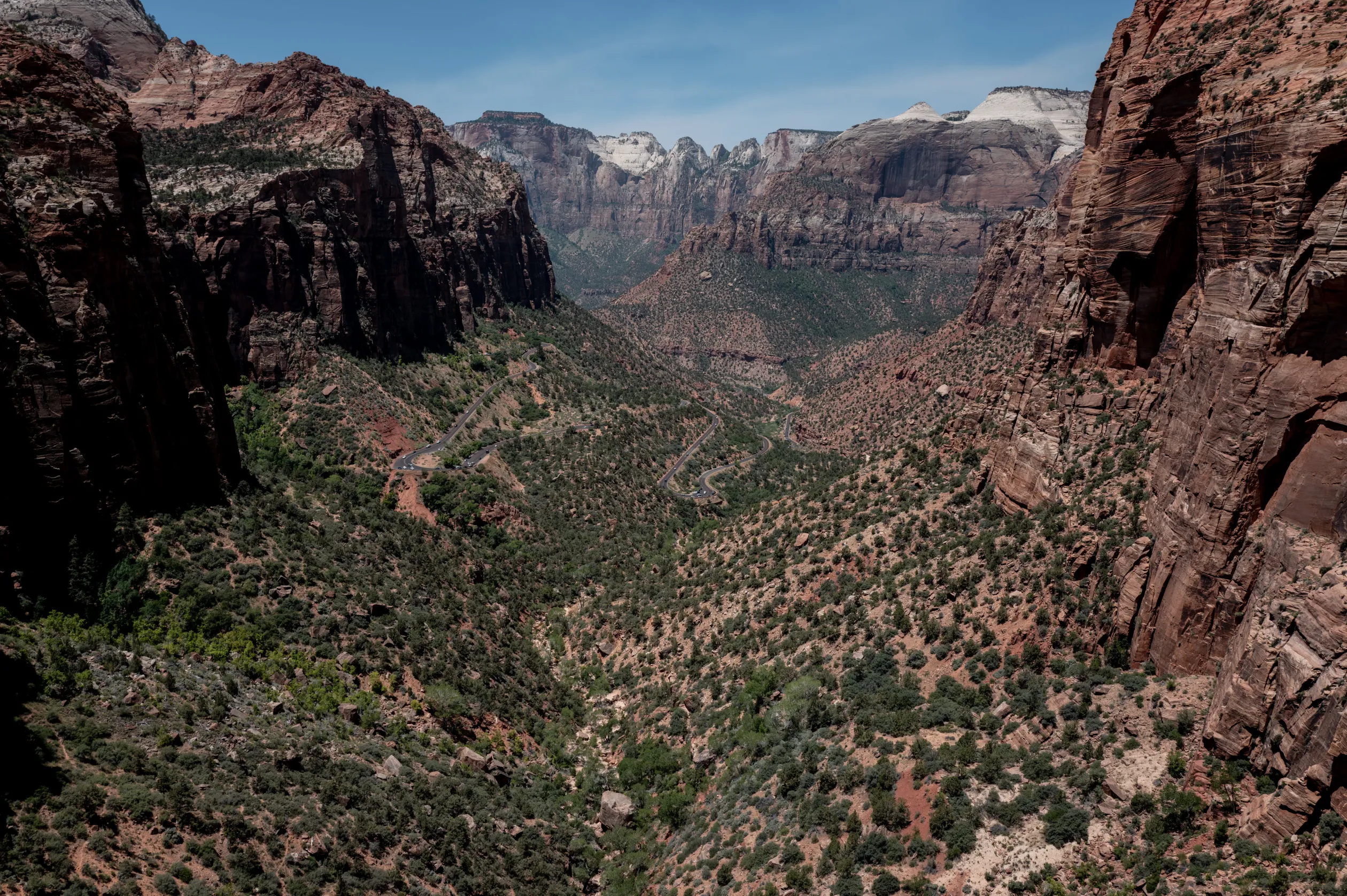 Látkép a Canyon Overlook Trail kilátópontja felől a Zion kanyon irányába – Fotó Bődey János / Telex