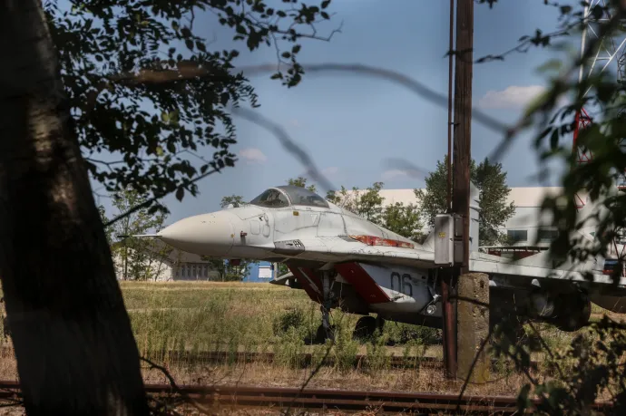 Megerősítették a bázison tárolt MiG–29-esek őrzését, miután betörtek a kecskeméti katonai repülőtérre