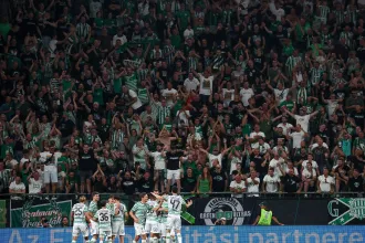 30 ezer eurós bírsággal és szektorbezárással büntette az UEFA a Ferencvárost