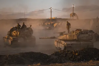 Pozíciókat vettek fel Gázaváros határában az izraeli erők, előkészítik az ostromot