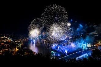 Véget ért az augusztus 20-i tűzijáték, amin az áruló Péternek is jutott egy szegmens