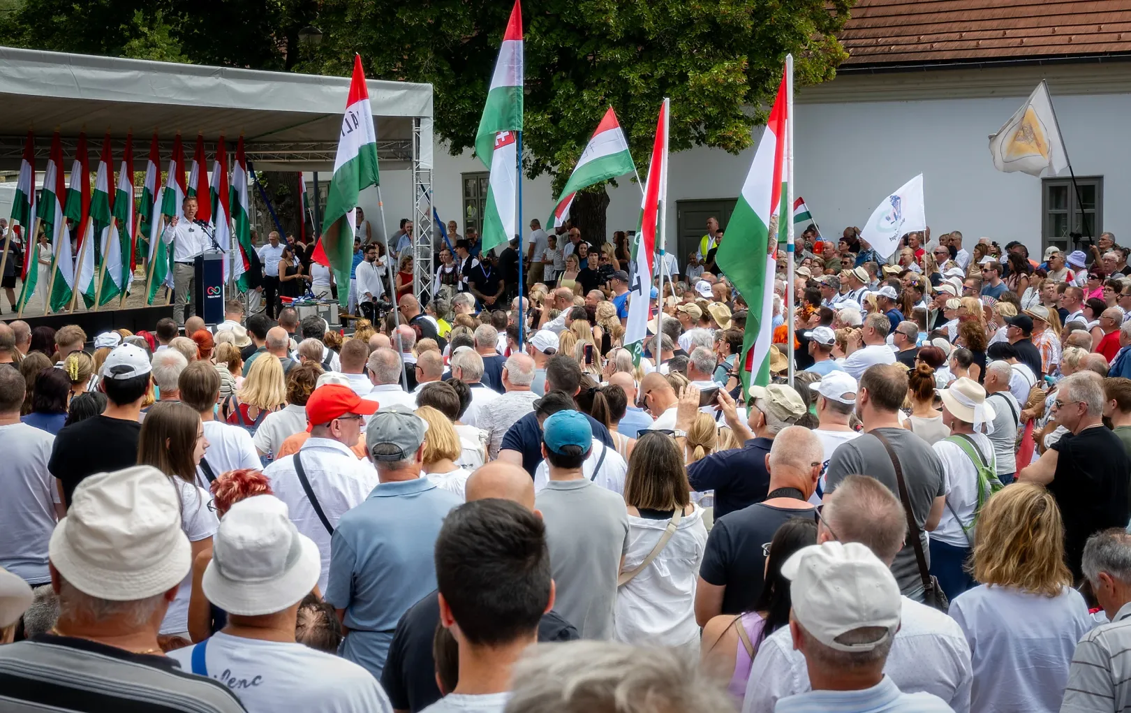 Magyar Péter, a Tisza párt elnöke a párt Szent István nyomában című pannonhalmi ünnepségén mondott beszédet – Fotó: Krizsán Csaba / MTI