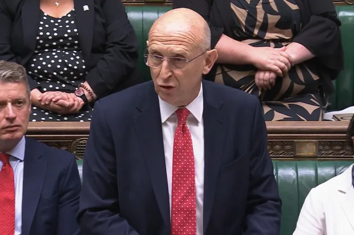 Több tucat incidens történt a brit kormányzati szervnél, ahol több ezer afgán adatai szivárogtak ki