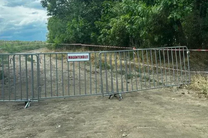 Mészáros Lőrinc hároméves unokájának a nevén van a Hatvanpuszta melletti földút Kép