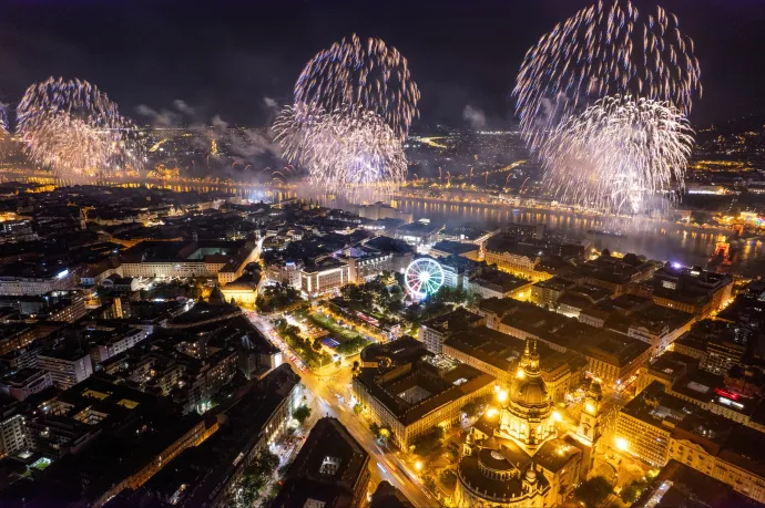 Akinek nem inge, ne vegye magára, írta a kormány a tűzijátékba bekerült áruló Péterről