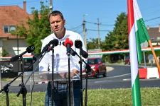 Menczer is „az elmúlt éjszaka eseményeiről” írt