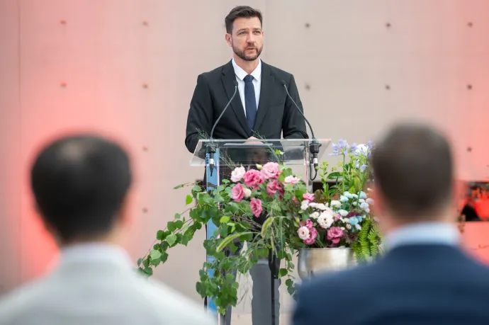 Egy év alatt 499 millió forintot költött a közmédia sminkesre, fodrászra és stylistra