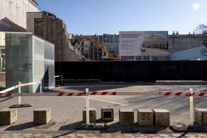 A Pázmány Péter Katolikus Egyetem új campusa építkezésének részeként bontják a Magyar Rádió épületeit budapest VIII. kerületében, a Pollack Mihály utcában 2025 márciusában – Fotó: Ajpek Orsi / Telex