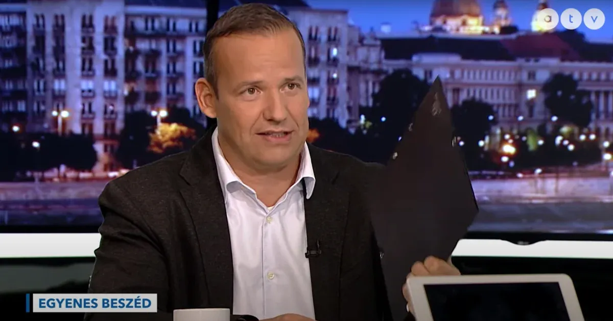 Toroczkai Hands Over File to Magyar at ATV