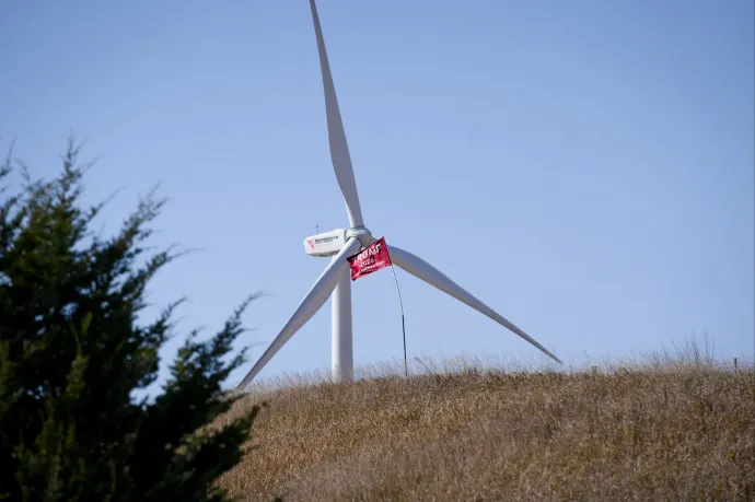 Nemzetbiztonsági vizsgálatot indított Trump a szélturbinákra