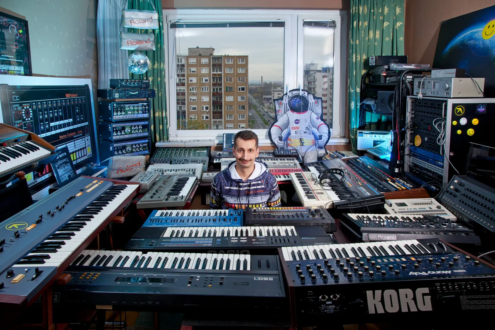 Boldogság a gyakorlatban / Zoli (a.k.a. DJ Galactic Jackson), 2015 – Fotó: Szombat Éva (1987, Magyarország)
