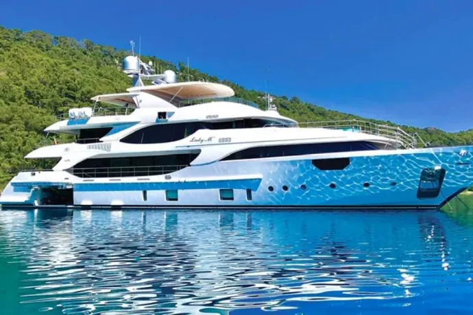 Magyar Péter a NER legendás luxusjachtját fedezte fel ott, ahol Orbán Viktor nyaral