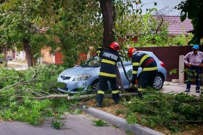 Három ember meghalt, többen megsérültek a péntek esti viharban