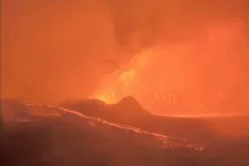 Videón Hawaii egyik legnagyobb vulkánjának kitörése