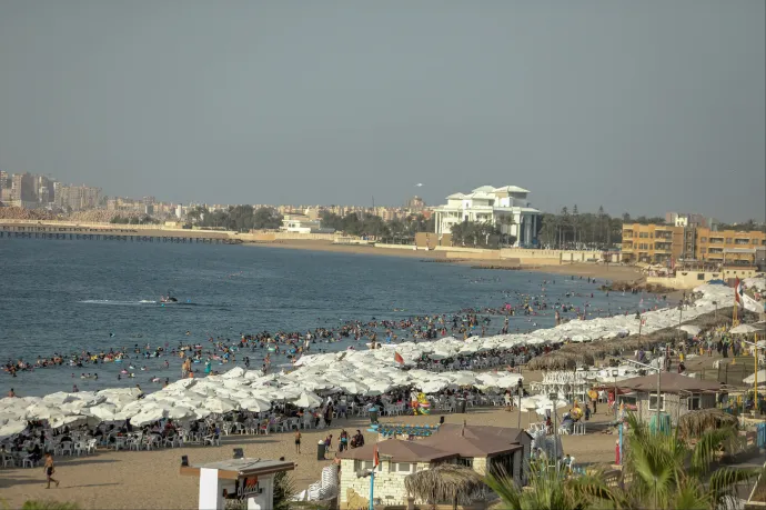 Legalább hat gyerek fulladt meg egy egyiptomi tengerparton