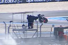 Majdnem eltalálta az operatőrt egy repülő motor a magyar MotoGP-n