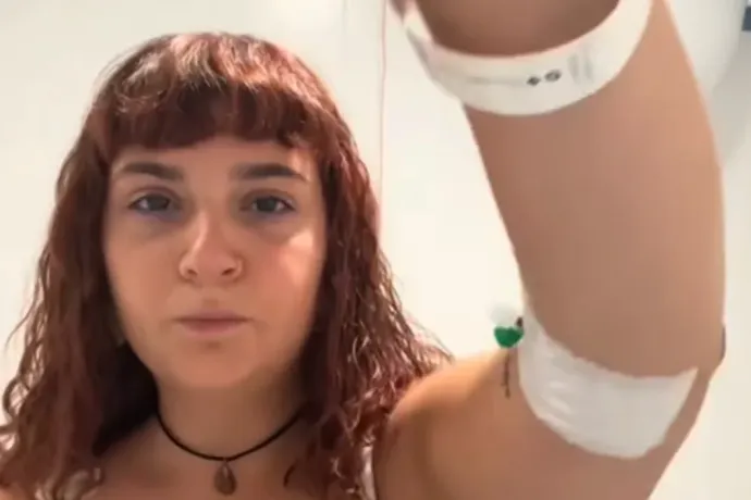 „Ha levennéd a melltartód, azzal mindenkit boldoggá tennél” – mondták a koponya-CT-vizsgálaton az olasz lánynak