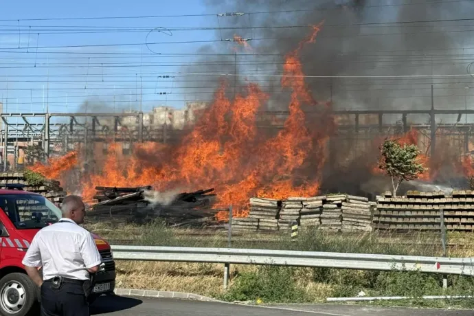 Vasúti talpfák égtek egy újpesti trafóállomásnál